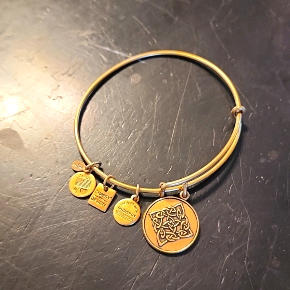 Alexnand Ani  bracelet